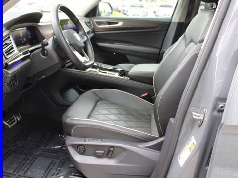 Used 2025 Volkswagen Atlas SEL Premium R-Line AWD/4WD image 17