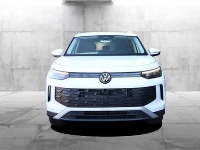 New 2025 Volkswagen Tiguan SE