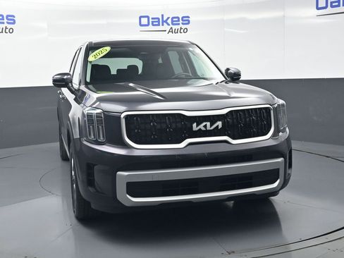 Certified 2025 Kia Telluride LX FWD image 3