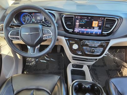 Used 2023 Chrysler Pacifica Touring-L