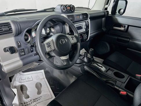 Used 2014 Toyota FJ Cruiser 4WD w/ Convenience Package image 9