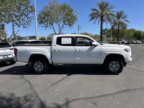 Used 2020 Toyota Tacoma SR5 RWD image 5