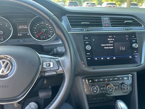 Used 2018 Volkswagen Tiguan SE image 18