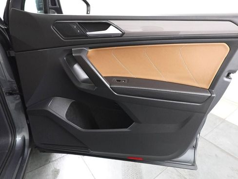 Used 2022 Volkswagen Tiguan SE w/ Panoramic Sunroof Package image 29