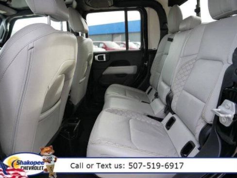 Used 2023 Jeep Gladiator Overland image 12