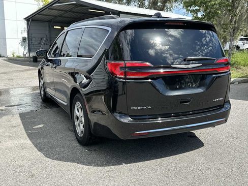 Used 2023 Chrysler Pacifica Limited FWD image 4