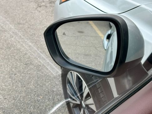 Used 2021 Nissan Rogue SV w/ Premium Package image 12