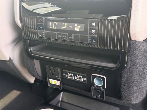 New 2026 Jeep Grand Wagoneer Limited image 18