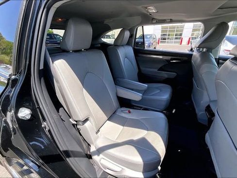 Used 2025 Toyota Highlander Limited AWD/4WD image 27