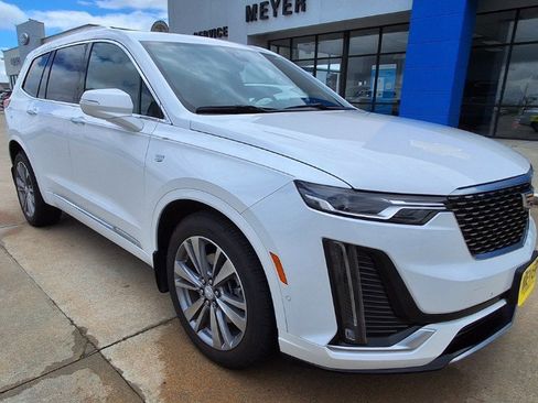 Used 2024 Cadillac XT6 Premium Luxury w/ Technology Package AWD/4WD image 2