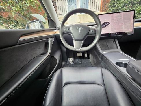 Used 2023 Tesla Model Y 2WD image 5