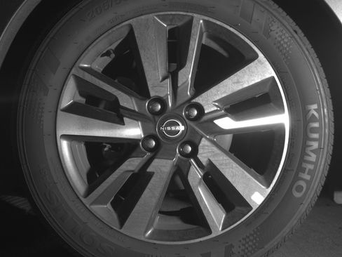 Used 2025 Nissan Versa SV FWD image 12