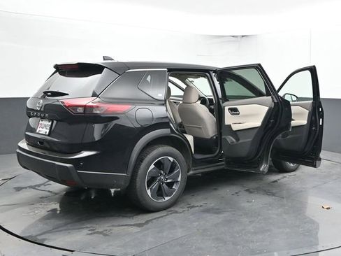 Used 2025 Nissan Rogue SV FWD image 37