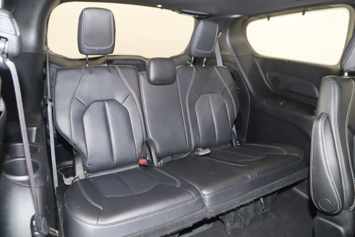 Used 2019 Chrysler Pacifica Touring-L Plus w/ S Appearance Package FWD image 13
