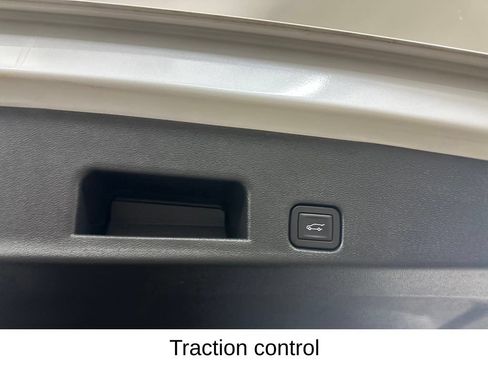 Used 2025 Chevrolet Traverse RS w/ LPO, Floor Liner Package FWD image 29