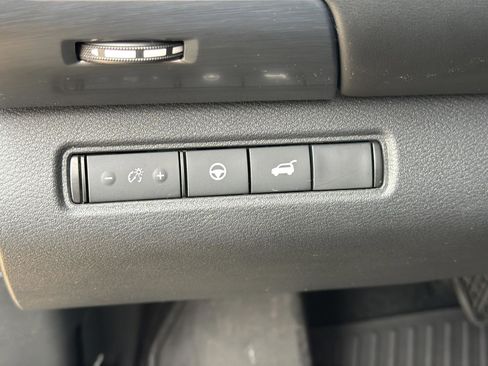 Used 2023 Nissan Pathfinder SL AWD/4WD image 14