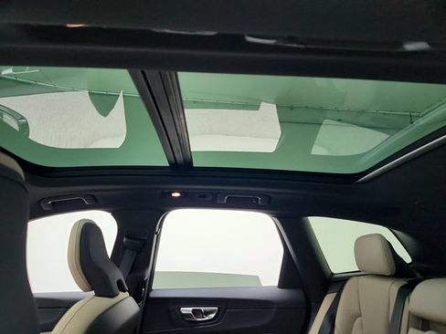 New 2027 Volvo XC60 B5 Plus AWD/4WD image 22