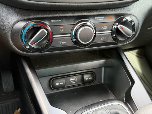Used 2023 Kia Soul LX FWD image 24