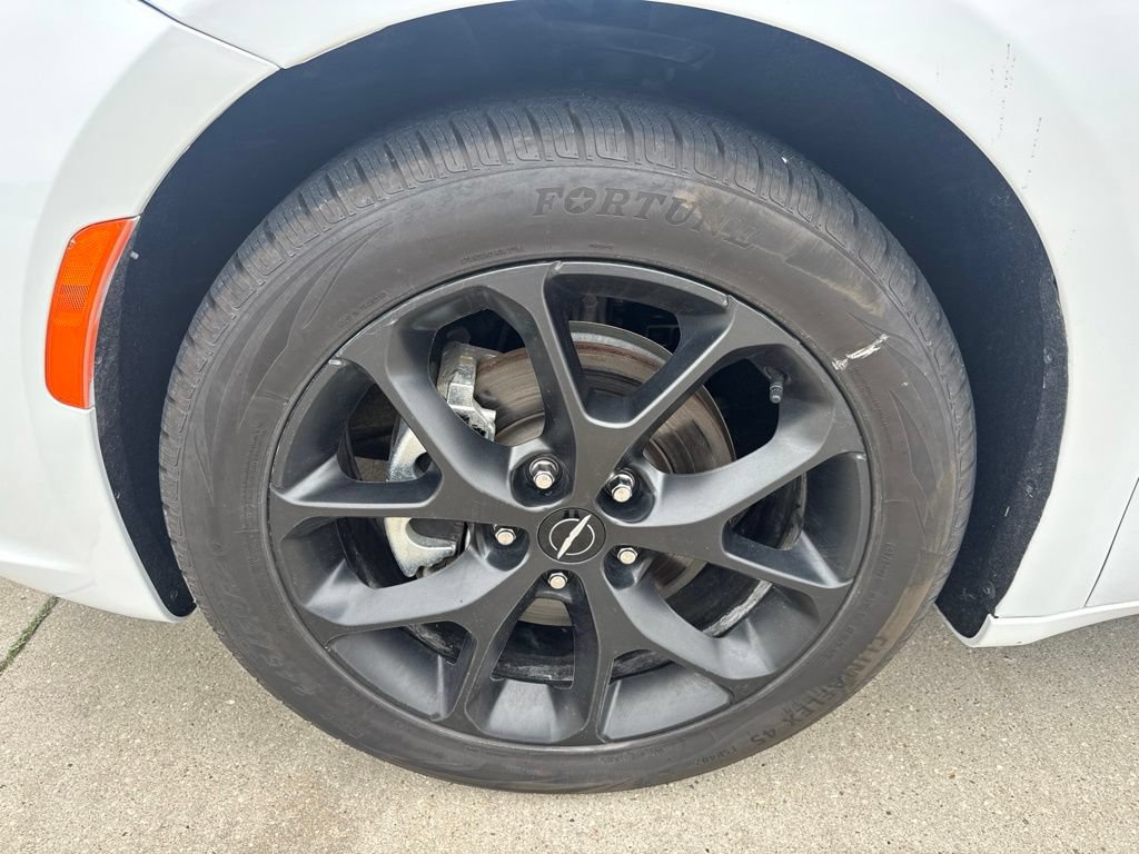 Used 2025 Chrysler Pacifica Limited FWD image 6