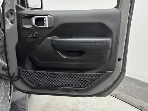 Used 2023 Jeep Wrangler Sport S image 31