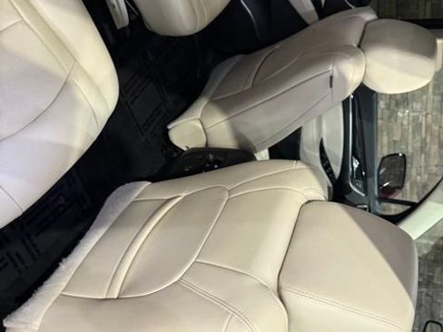 Used 2022 Buick Enclave Essence w/ Experience Buick Package FWD image 33