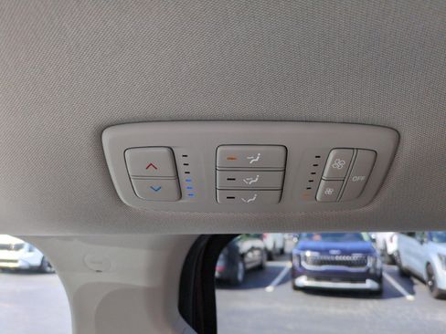 Used 2023 Kia Carnival LX FWD image 35
