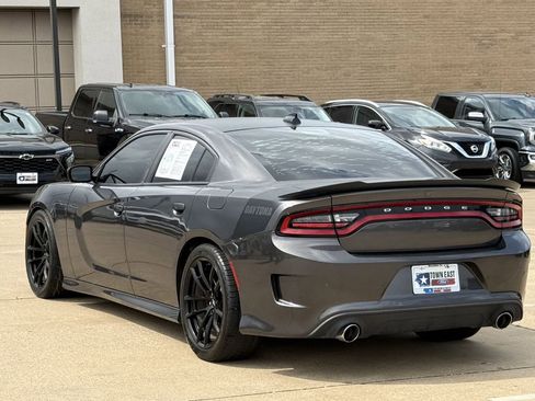 Used 2018 Dodge Charger R/T RWD image 5
