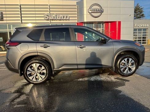 Used 2023 Nissan Rogue SV image 16