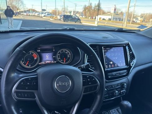 Used 2019 Jeep Cherokee Limited image 19