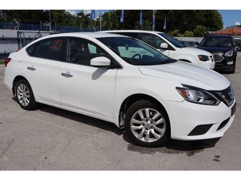Used 2019 Nissan Sentra SV image 2