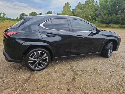 Used 2024 Lexus UX 250h AWD w/ Premium Package image 3