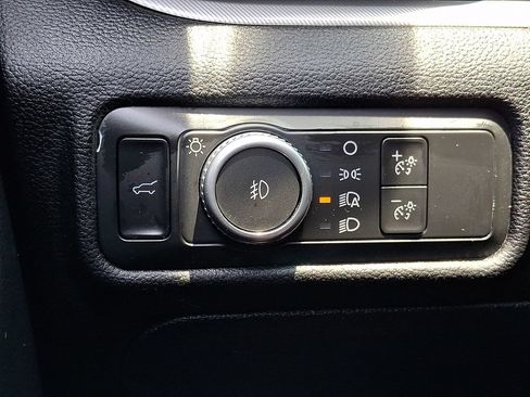 Used 2022 Ford Explorer XLT w/ Equipment Group 202A AWD/4WD image 27