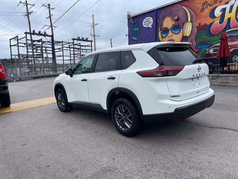 Used 2024 Nissan Rogue S FWD image 3
