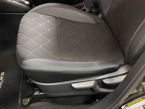 Used 2019 Nissan Kicks FWD image 15