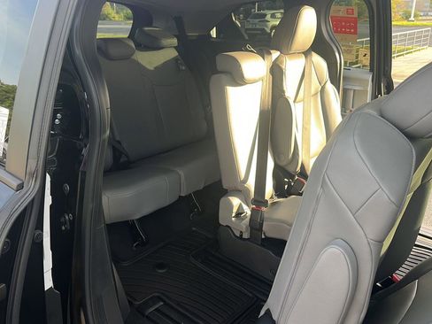 New 2026 Toyota Sienna XLE image 13
