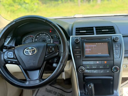 Used 2015 Toyota Camry LE FWD image 19