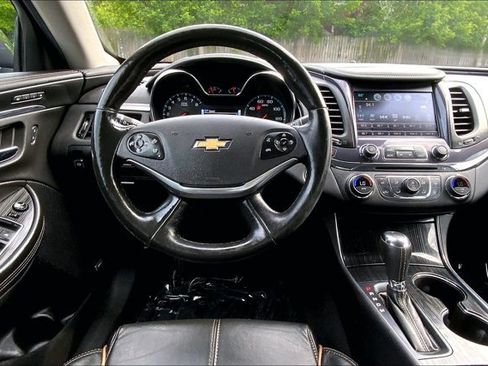 Used 2017 Chevrolet Impala Premier w/ Enhanced Convenience Package FWD image 4