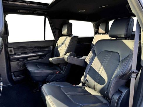 Used 2024 Ford Expedition Platinum image 35