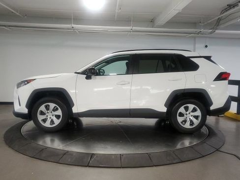 Used 2021 Toyota RAV4 LE FWD image 4