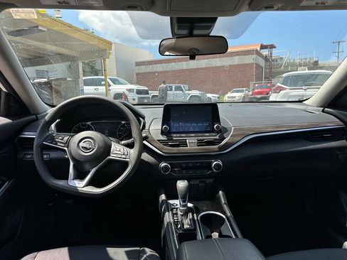 Used 2023 Nissan Altima 2.5 SV FWD image 14