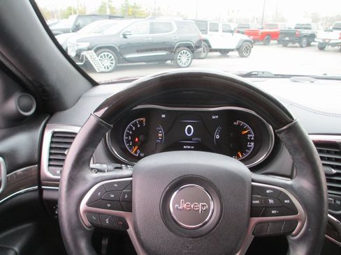 Used 2018 Jeep Grand Cherokee Overland image 27