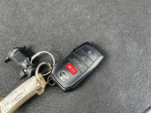 Used 2025 Toyota Highlander XSE AWD/4WD image 17