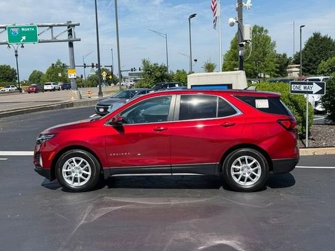 Used 2024 Chevrolet Equinox LT w/ LPO, Floor Liner Package FWD image 2