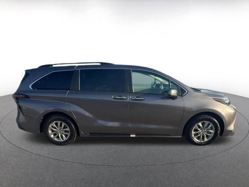 Used 2024 Toyota Sienna XLE image 14