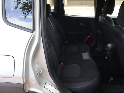 Used 2018 Jeep Renegade Trailhawk AWD/4WD image 21