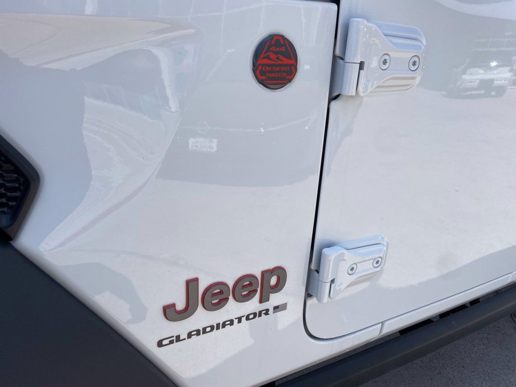 Used 2026 Jeep Gladiator Mojave AWD/4WD image 5