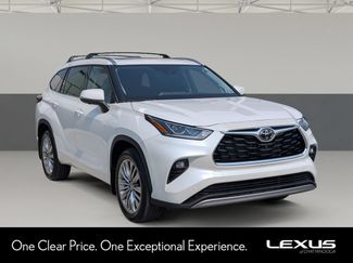 Used 2024 Toyota Highlander Platinum FWD video 1