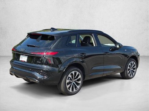 New 2026 Audi Q3 quattro 2.0T AWD/4WD image 2