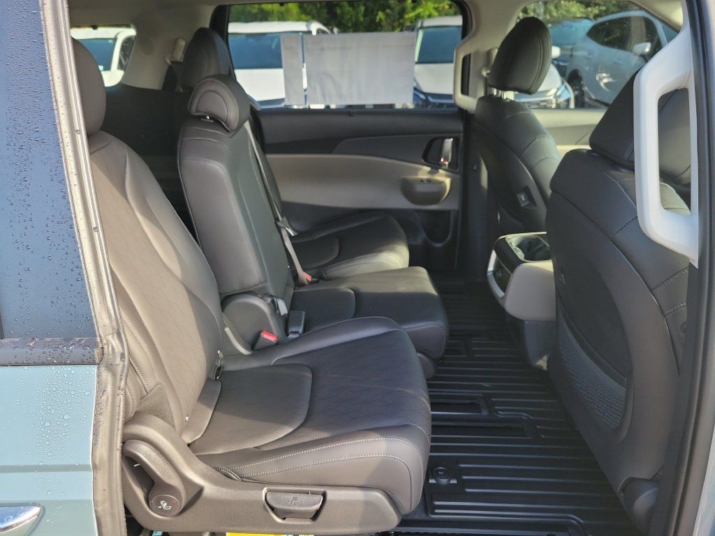 New 2027 Kia Carnival EX FWD image 12
