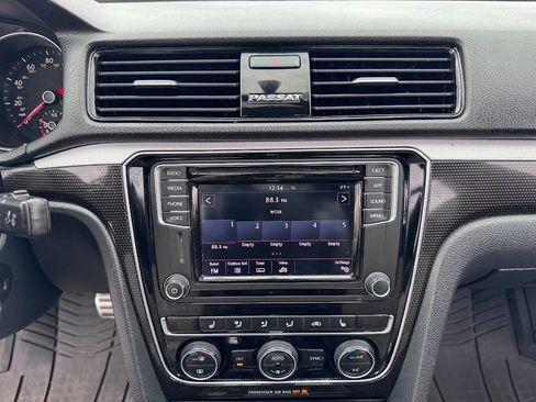Used 2018 Volkswagen Passat 3.6 image 18